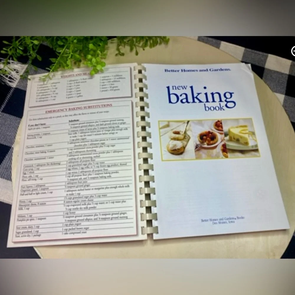 Better Homes and Gardens‎ New Baking Book - Cream and Red Cover